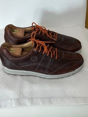 Mens size 11 FOOT JOY versaluxe leather golf shoe with cork style inside shoe